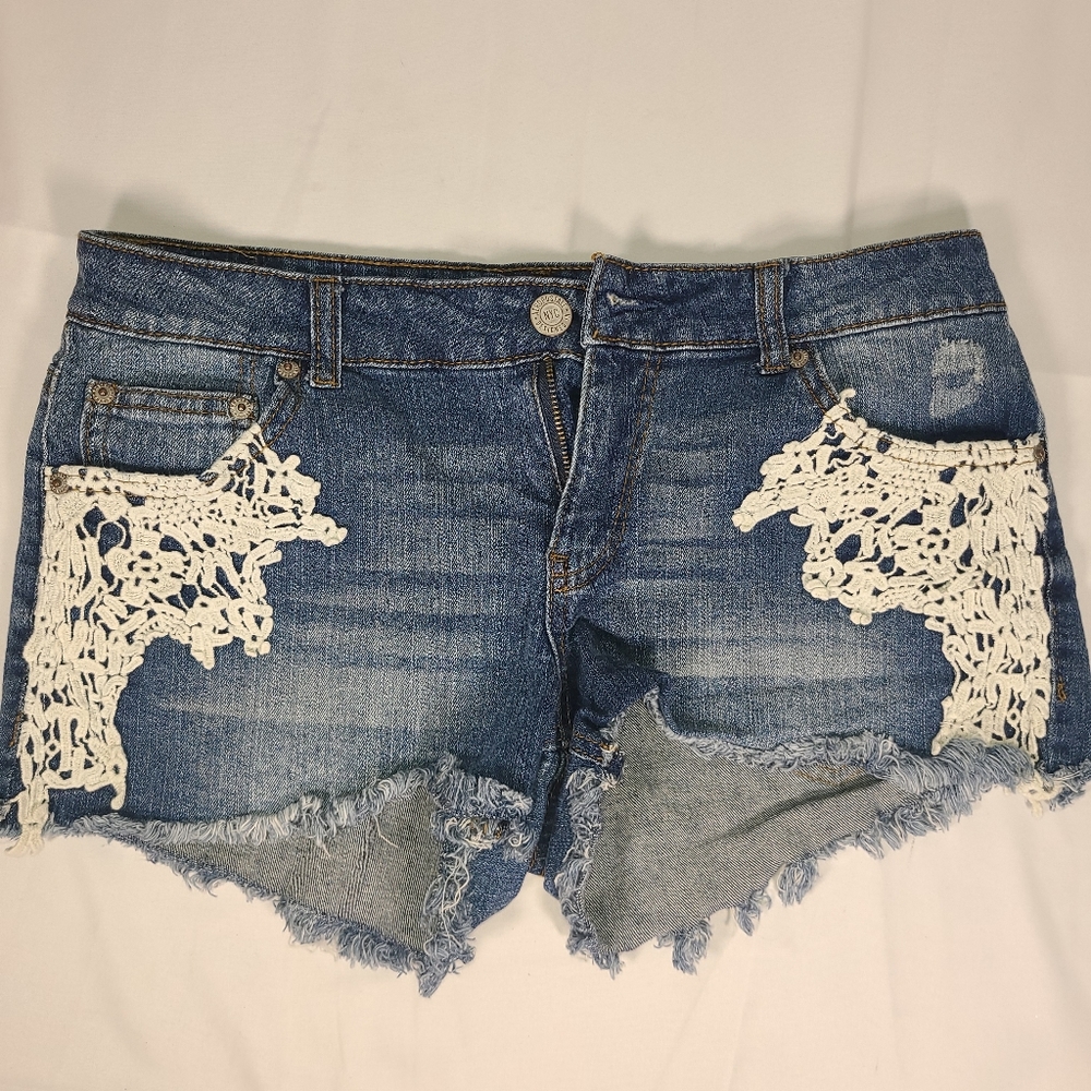 Aeropostale Shorty Shorts with lace sz10